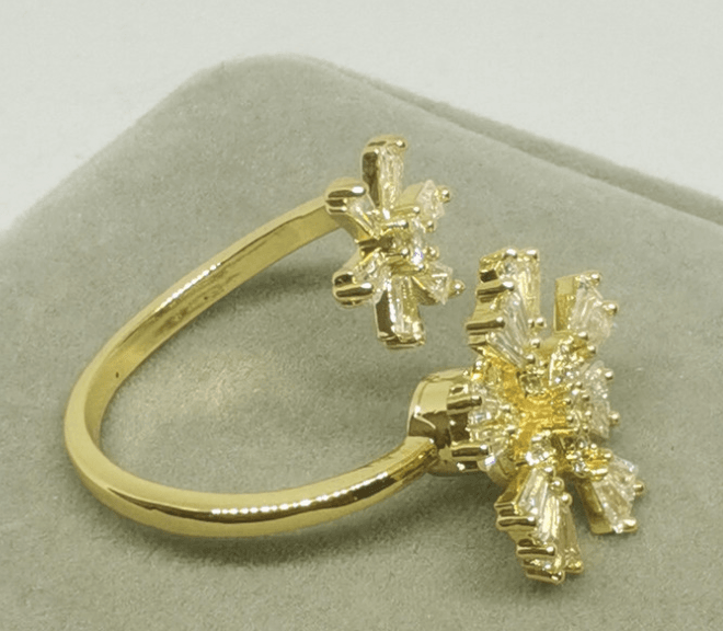 Swivel Crystal Snowflake Rings Are Versatile - Here2Save