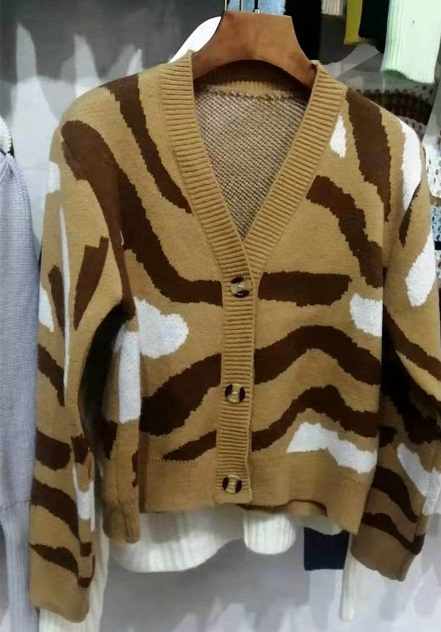 Women's Short Floral V-neck Long-sleeved Sweater - Here2Save