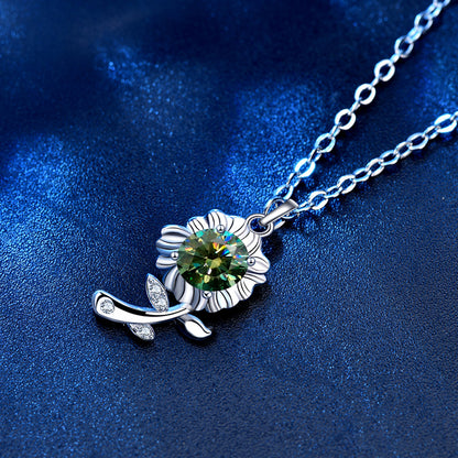 Collar de plata de ley con colgante de flor de girasol de moissanita verde