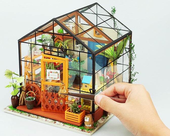 Roll the cobe DIY cabin - Here2Save