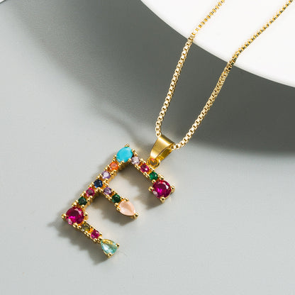 Collar de piedras preciosas de colores para mujer, cobre chapado en oro con cadena de clavícula de 26 letras inglesas