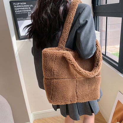 Bolso de felpa de lujo de diseñador para mujer, bolsos de mano bonitos a la moda de invierno, bolsos peludos portátiles de un solo hombro de gran capacidad