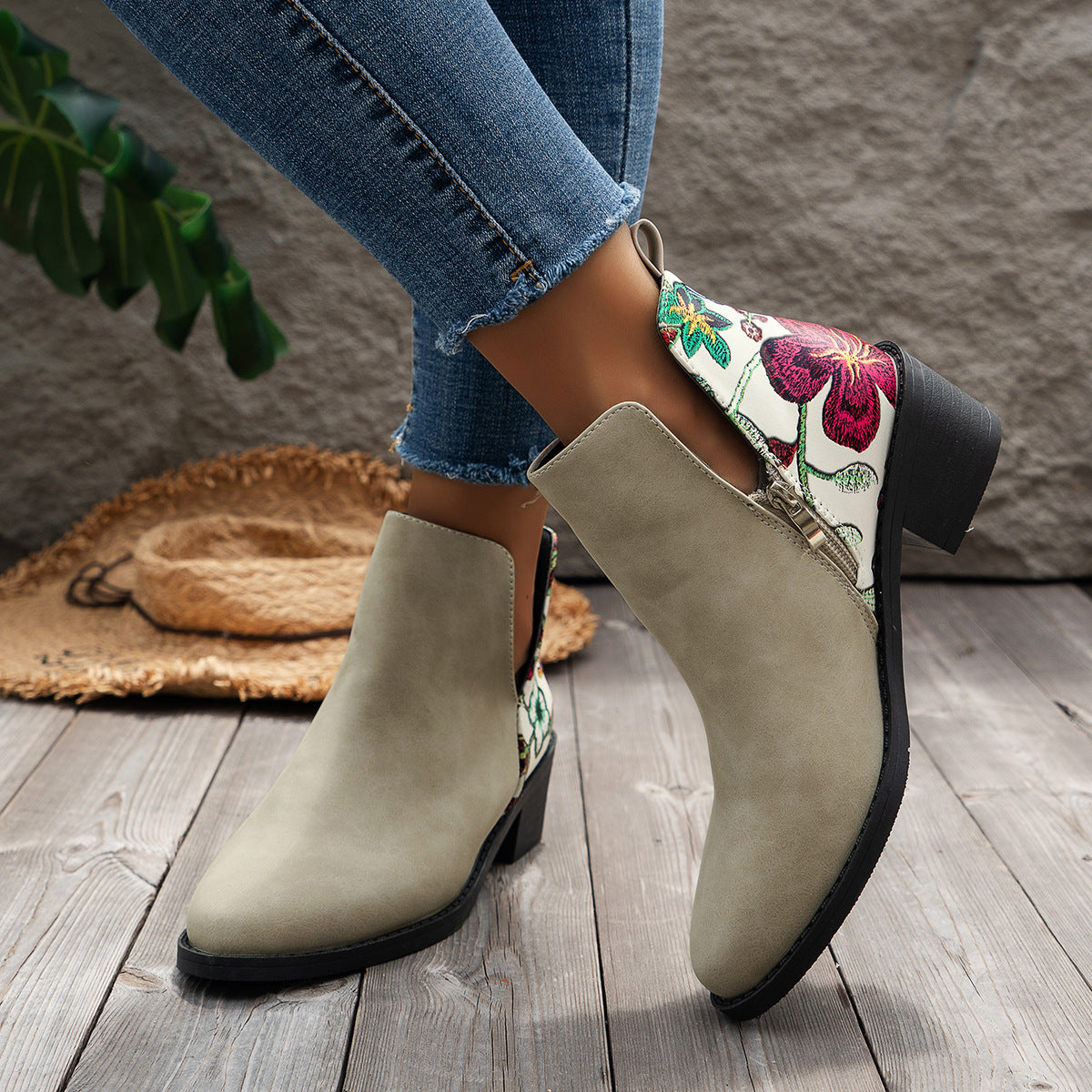 Botines con estampado de flores, zapatos de tacón cuadrado con corte en V y cremallera lateral a la moda para Otoño e Invierno, botas con punta puntiaguda para mujer