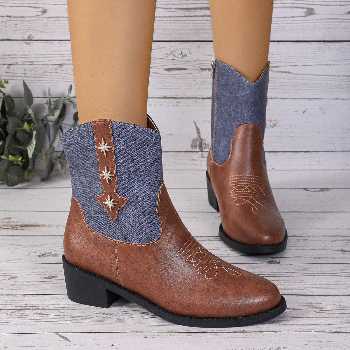 Nuevas botas de vaquero del oeste de retales de mezclilla para mujer, botas Retro Chelsea de otoño e invierno, zapatos de tacón cuadrado a media pantorrilla con punta puntiaguda