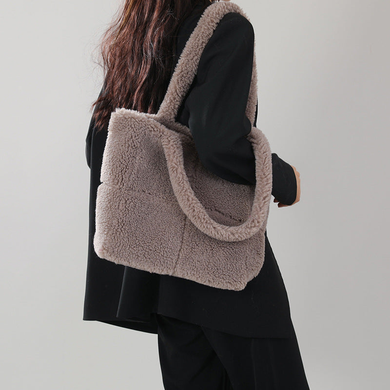 Bolso de felpa de lujo de diseñador para mujer, bolsos de mano bonitos a la moda de invierno, bolsos peludos portátiles de un solo hombro de gran capacidad