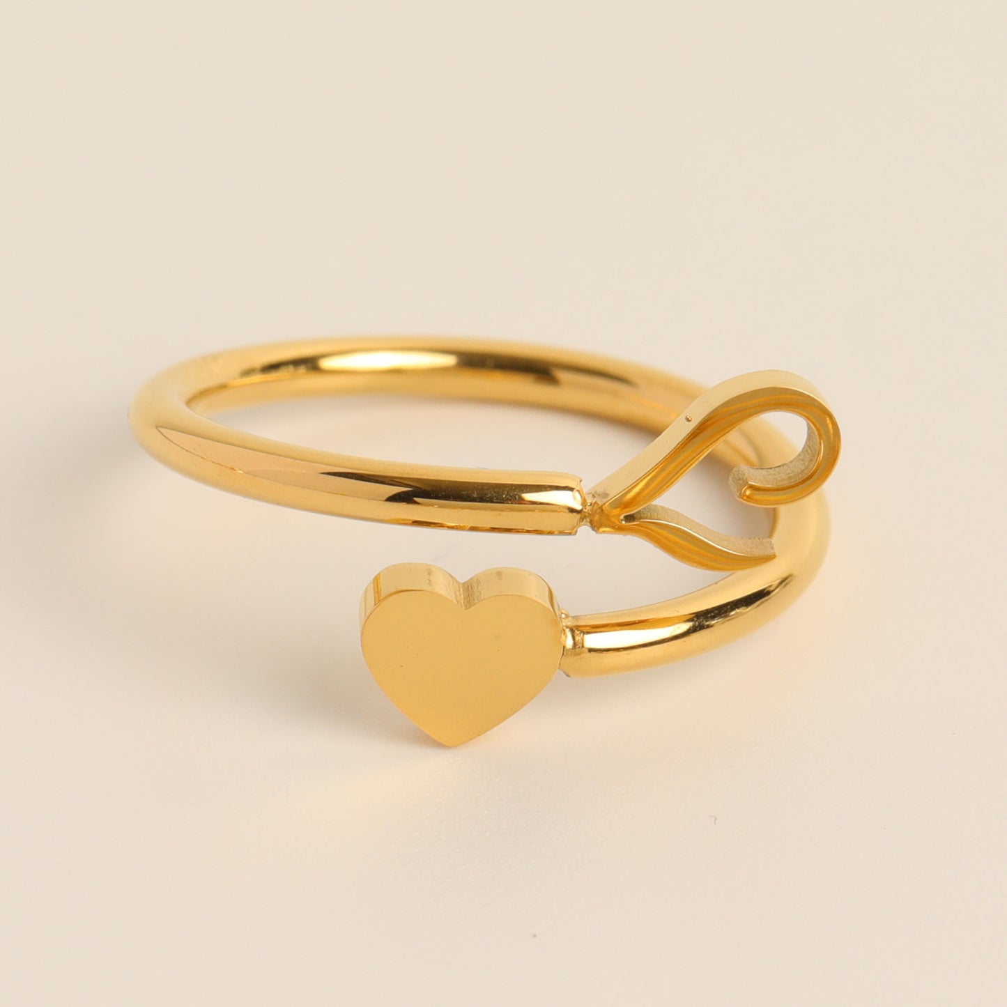 Anillo de cola de amor tridimensional con letras 26