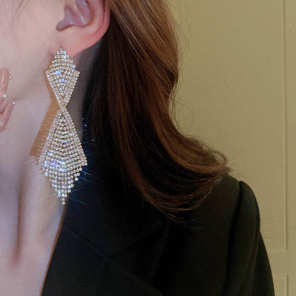 Rhinestone Inlaid Claw Chain Tassel Long Earrings - Here2Save