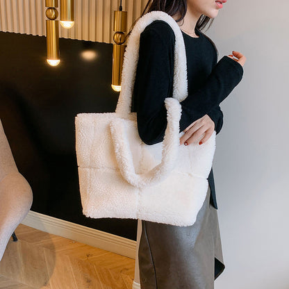 Bolso de felpa de lujo de diseñador para mujer, bolsos de mano bonitos a la moda de invierno, bolsos peludos portátiles de un solo hombro de gran capacidad